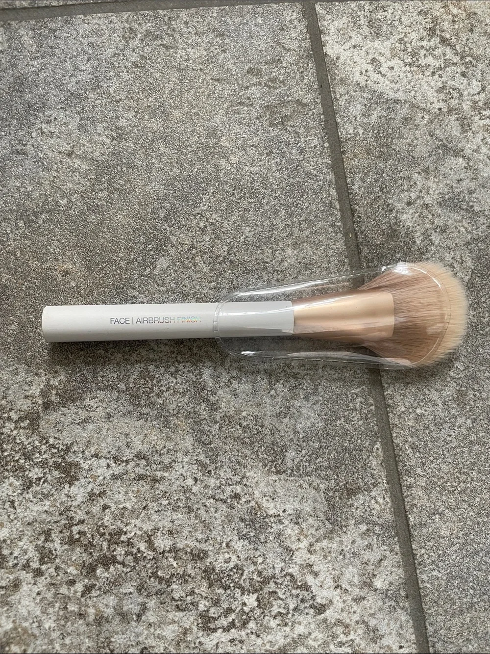 Huda beauty airbrush finish face brush